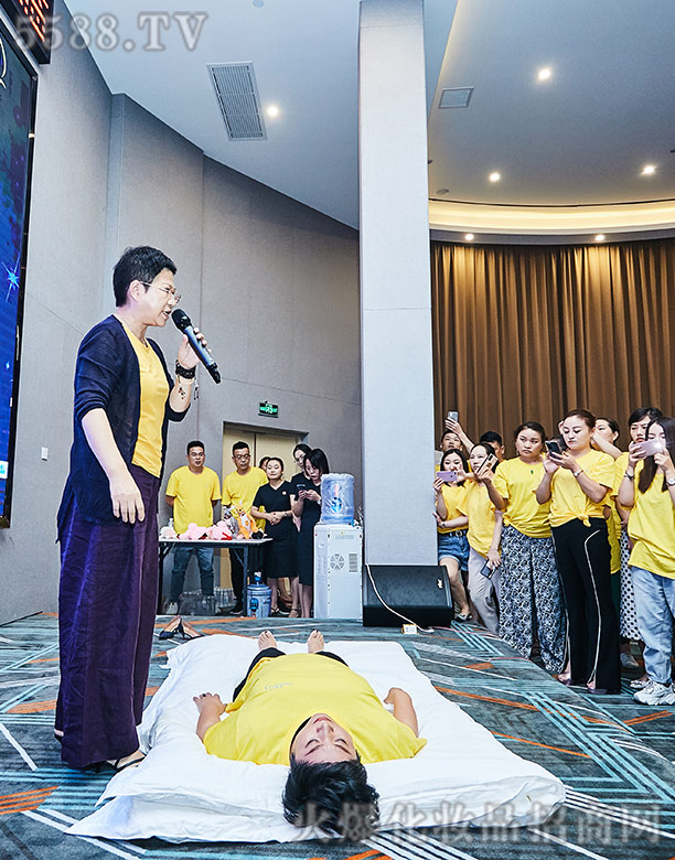 ���ؠ������t(y��)ˎ���g(sh��)���V�ݣ����޹�˾���F(xi��n)��չʾ