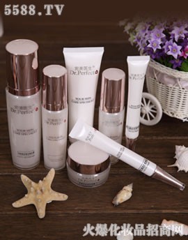 ����ʳ�ɫ�Ҿ�