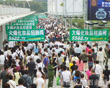 �Gɫ܊�b�ڵ�35�ÏV��������(hu��)��������һ��(g��)ӡ