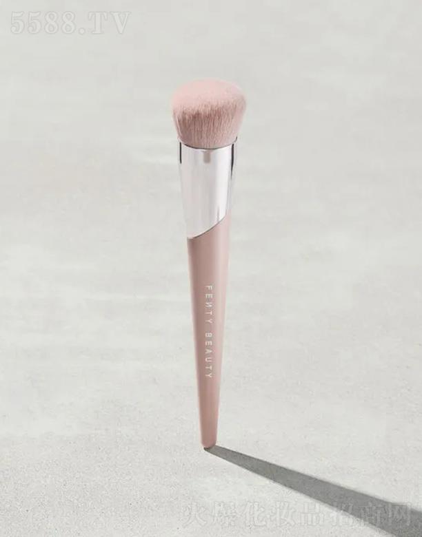 Fenty Beauty�A���۵�ˢ115 �A����͒����c��