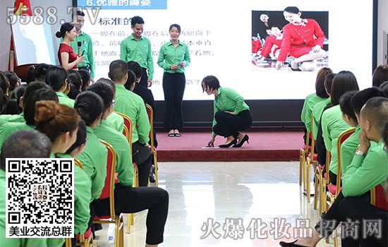 老師現(xiàn)場(chǎng)指導(dǎo)教學(xué) 老師現(xiàn)場(chǎng)指導(dǎo)教學(xué)