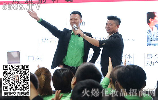 看我們的動作多標準 看我們的動作多標準