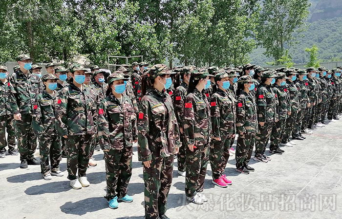 紅旗，共克時艱！精神之渠，永不斷流！