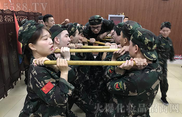 團結(jié)一心，其利斷金