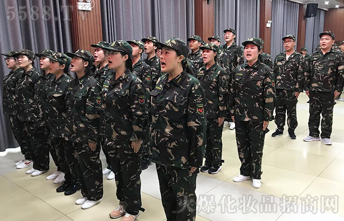 團結(jié)一心，其利斷金