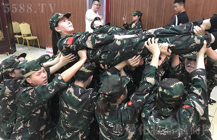 要做點亮別人的蠟燭 要做點亮別人的蠟燭