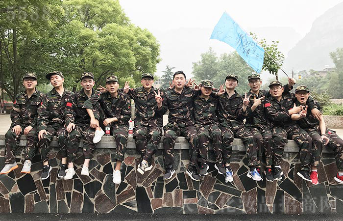 不拋棄，不放棄！艱苦奮斗，自力更生！