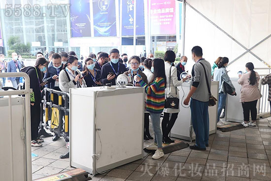 ����ʢ�磬�س��������44�óɶ����I(y��)���[��(hu��)ʢ���_Ļ