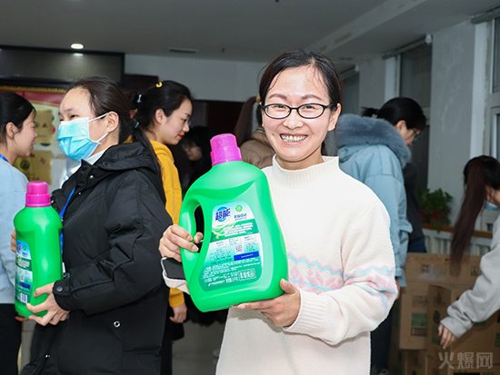 ������Ů��(ji��)���𱬾W(w��ng)�ɰl(f��)Ů�񌣌ٶY��