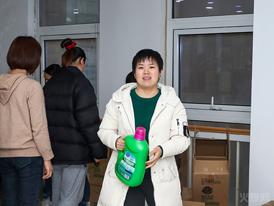 ������Ů��(ji��)���𱬾W(w��ng)�ɰl(f��)Ů�񌣌ٶY��