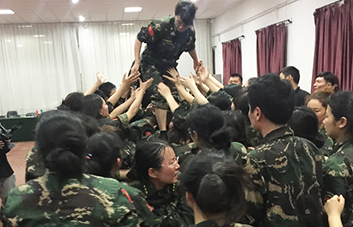 �Θ�ƥ�R�y��Խ�����˱��F(tu��n)���L(zh��ng)�ǣ�