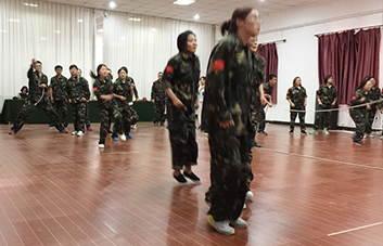 �����X�����Ʊ��O�����@һ·�҂��A��Ư����