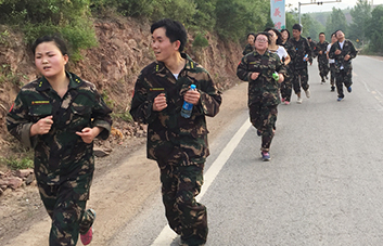 15����ͽ��ĥ�Z���𱬾W(w��ng)�T�;�Ӣ�F(tu��n)�(du��)���O����