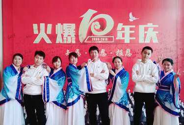 �]���𱬣�����ഺ���r(n��ng)�Y�W(w��ng)С����Ӱ����