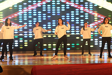 ��һ�ӵĻ𱬷����ഺ���衶cilicili������һ��high